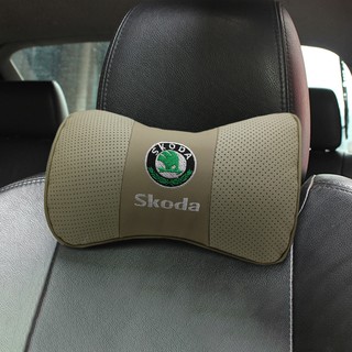 2pcs emblema de coche insignia de cuero reposacabezas para Skoda Kodiaq Octavia Superb Fabia Auto asiento cuello almohada Interior Protector de cuello decoración (8)
