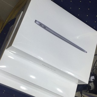 Apple MacBook Air 13in (512GB SSD, M1, 8GB) Laptop