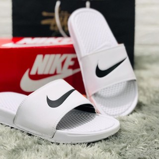Nike BENASI blanco SWOSH negro SLOP sandalias