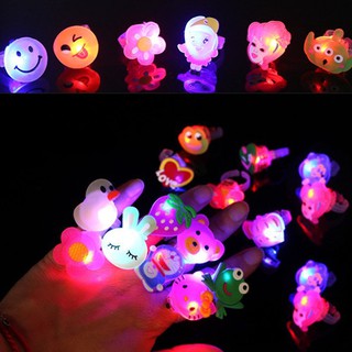 1pcs de dibujos animados led flash anillo de los niños flash anillo de juguete de navidad año nuevo fiesta de purpurina palo (color al azar)