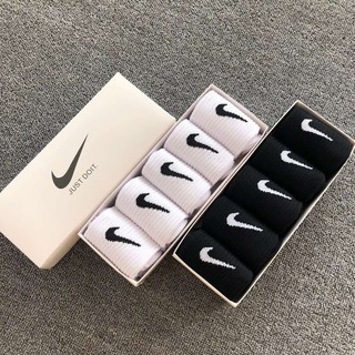 【Entrega rápida】 alta calidad Nike Cómodo suave En blanco y negro Calcetines calcetines de tobillo medias Calcetines de fútbol