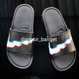 Sndlgrt-sandalia Nike chanclas Benassi Benassi, Nike Benassi Swoosh sandalias, Nike Benassi slides slides (Arrot)