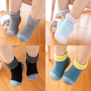 Los nuevos niños antisilp calcetín zapatos de color sólido imitación cachemira bebé niño zapatos de piso antideslizante caliente suelas de goma botines (5)