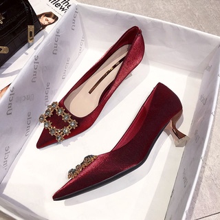 2021Nuevo estilo francés pequeñockTacones altos para mujer tacones bajos tacón medio Xiuhe zapatos de boda rojos zapatos de novia
