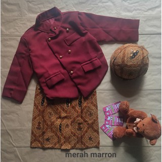 Traje tradicional Java y disfraz de bebé beskap solo marron