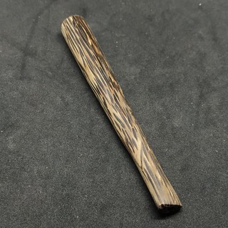 Antigua pipa de madera de Liwung para fumar