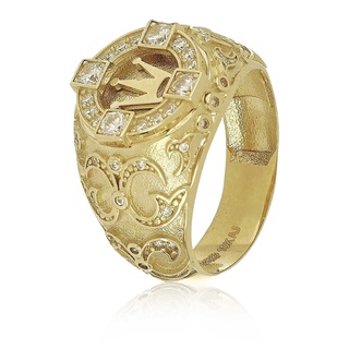 un gran anillo de corona decorado con adornos tallados para regalo de vacaciones de un hombre
