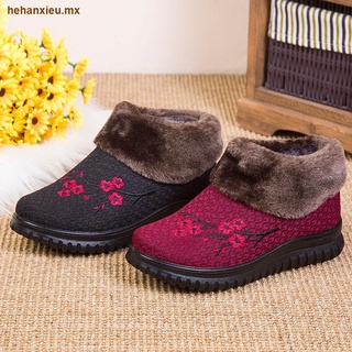 Zapatos de algodón para mujer invierno más terciopelo grueso zapatos de tela de Beijing viejos zapatos de madre de mediana edad y ancianos bordados para ancianos zapatos de abuela de suela blanda