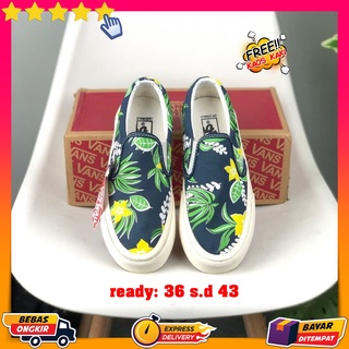 Envío gratis - hombres furgonetas zapatos Slip On Flower Navy Premium Import Cool Casual hombres zapatillas - calcetines gratis