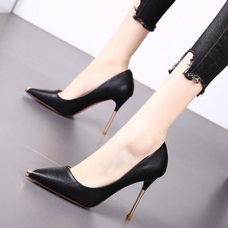 2021Primavera nuevo Instafamous Metal puntiagudos negro tacones altos de las mujeres de boca baja Stiletto tacones de moda todo-juego zapatos de las mujeres