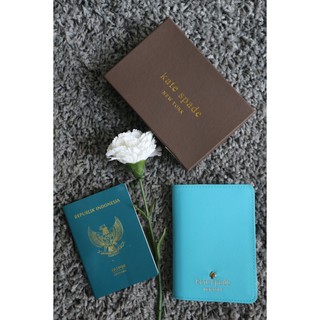 Kate Spade cubierta de pasaporte