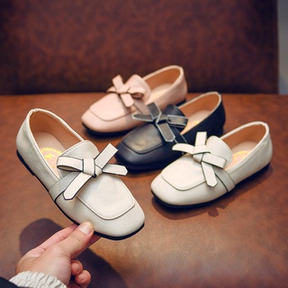 La niña primer par de zapatos de princesa 2021primavera nuevos niños de una sola capa zapatos de estilo británico niñas zapatos de cuero guisantes zapatos Slip-on versátil princesa zapatos de bebé