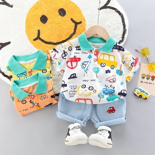 Camisa de solapa de manga corta con patrón de coche cubierto de algodón para bebés de 0-5 años con un conjunto de 2 piezas de pantalones cortos de mezclilla casuales versátiles