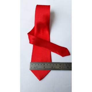 Corbata delgada roja