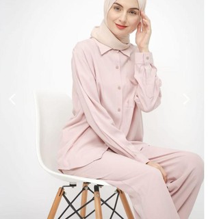 Un conjunto de pijamas de manga larga para adultos rayón Material 055