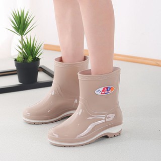 Hot SalesFashion adulto medio tubo botas de lluvia mujeres antideslizante plus terciopelo algodón señoras botas de lluvia de las mujeres impermeable resistente al desgaste zapatos de agua niñas zapatos de goma (4)