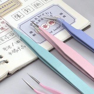 Las pinzas de cuentas de mano de macarons de colores y las pegatinas de cinta de papel liberan herramientas de collage de papel y artilugios para cuentas de mano