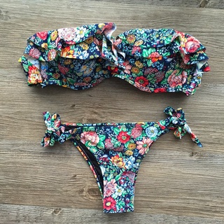 Un bikini rayado con hojas de loto 55