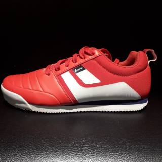 League tyga series zapatos rojos