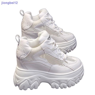 Zapatos De verano pequeños blancos blancos 2021 nuevos zapatos para mujer 2021 nueva malla transpirable Plataforma fondo grueso grueso Sho