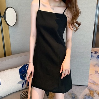 Vestido de tirantes de las mujeres verano 2021 nueva versión, delgado y versátil, cadera envuelto pequeño negro 2021