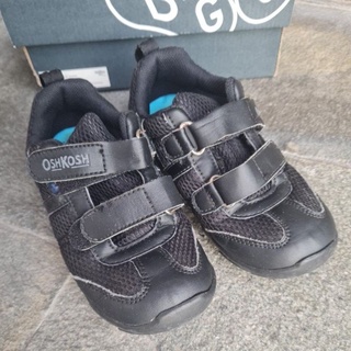 Zapatos negros para niños/niño marca OSHKOSH Bgosh tamaño 31 para 4 años de edad preamado escuela