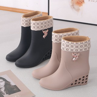 [promoción] botas de lluvia para mujeres adultas de tubo medio zapatos de agua de las mujeres de moda botas de lluvia antideslizante ligero cuñas botas de lluvia coreano botas impermeables (7)