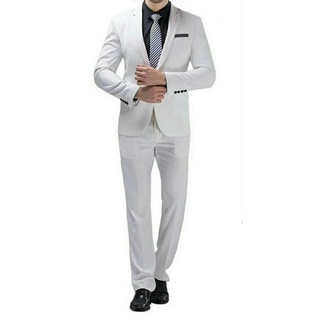 Un conjunto Formal traje de esmoquin y pantalones para hombres adultos